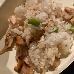 鮭と枝豆の混ぜご飯